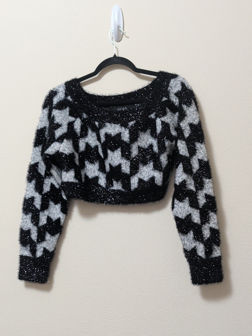 AKIRA Black & White Sparkle Houndstooth Cropped Crewneck Sweater